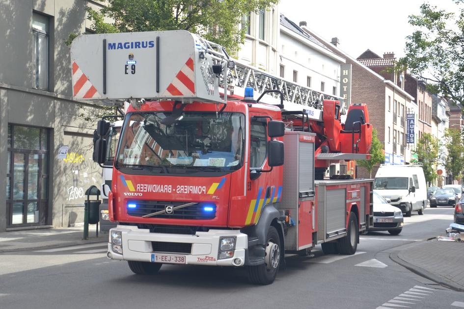 Brusselse brandweer redt bejaard koppel uit brand in Berchem