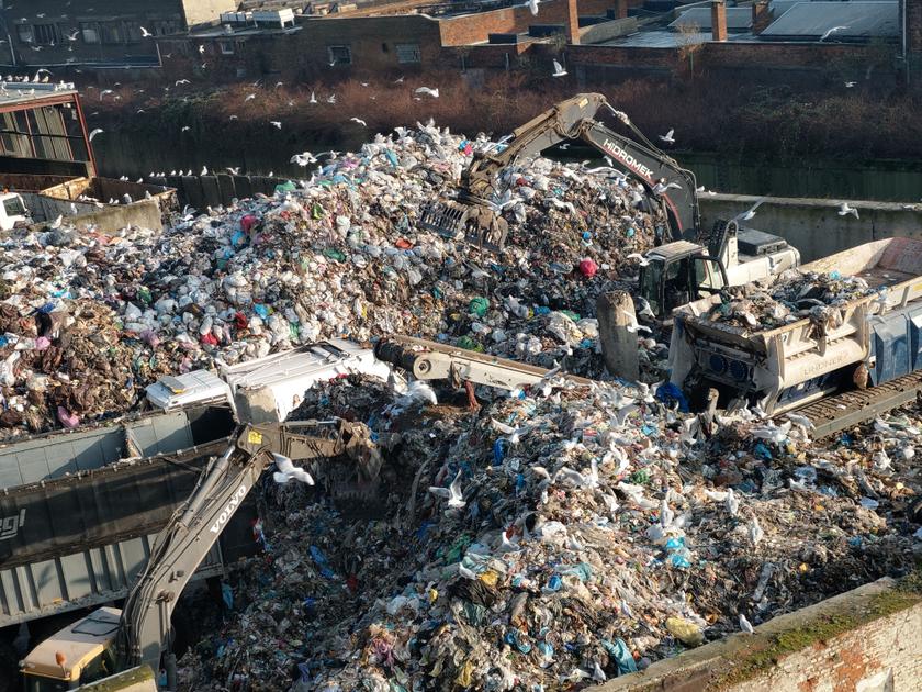 Afvalverwerker AA Container heeft geen geldige milieuvergunning meer ...