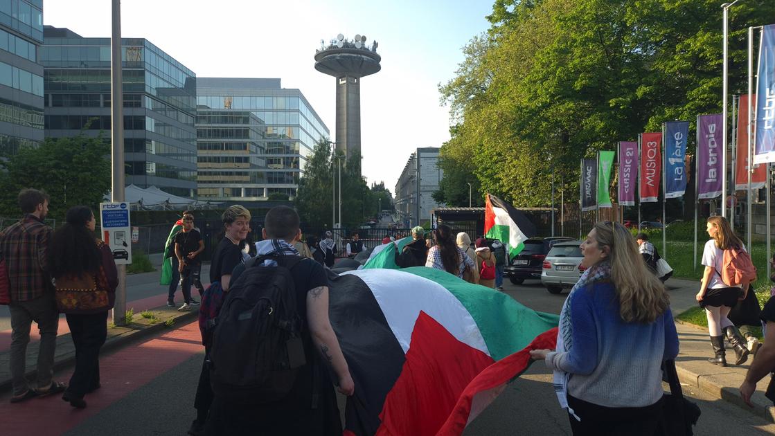 Zeventigtal actievoerders protesteert tegen uitzending Songfestival