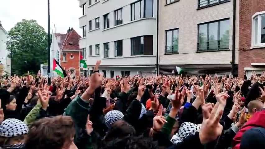 Politie Zet Waterkanon In Tegen Betogers Aan Ambassade Van Israël: 'Het ...