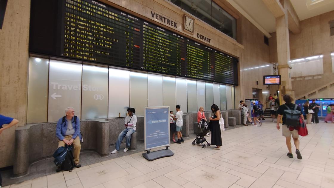 How a station meter in Brussels quietly disappears: “It is immediately sent to the machine”