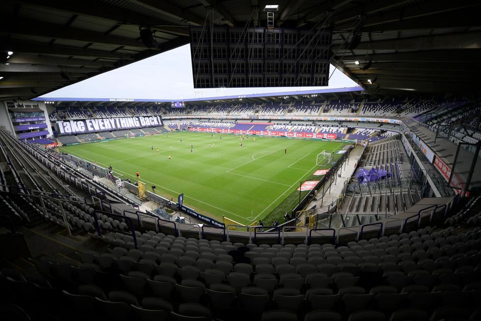 Stadion van RSC Anderlecht krijgt Zwitserse grasmat | BRUZZ