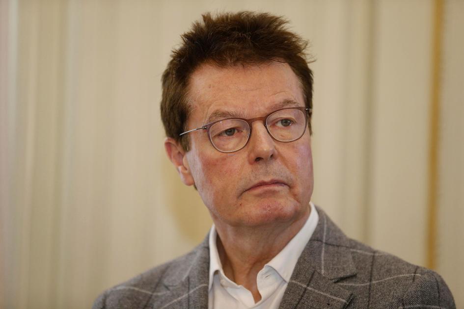 Gewezen N-VA-fractieleider Johan Van den Driessche overleden | BRUZZ