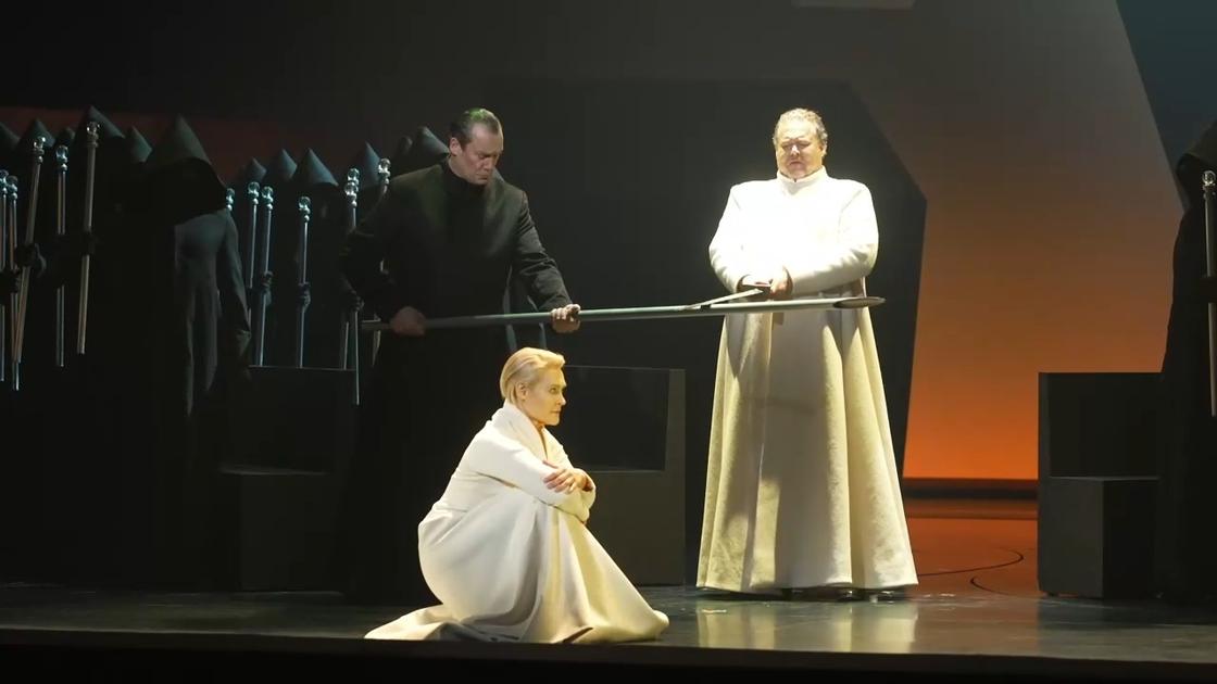 Achter de schermen van operahuis De Munt (3): op de scène | BRUZZ