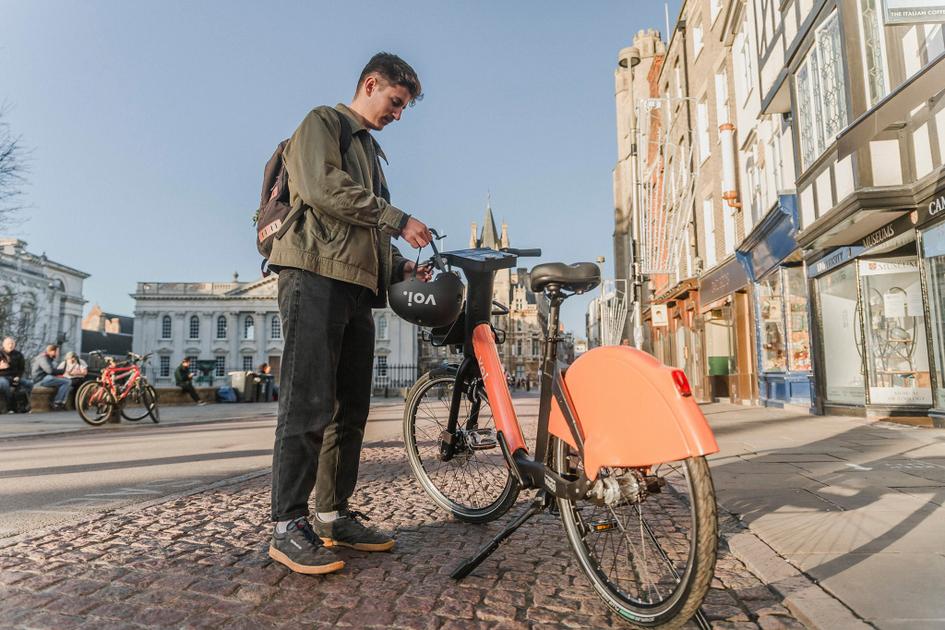 Voi keert terug naar Brussel met 2.500 elektrische deelfietsen | BRUZZ