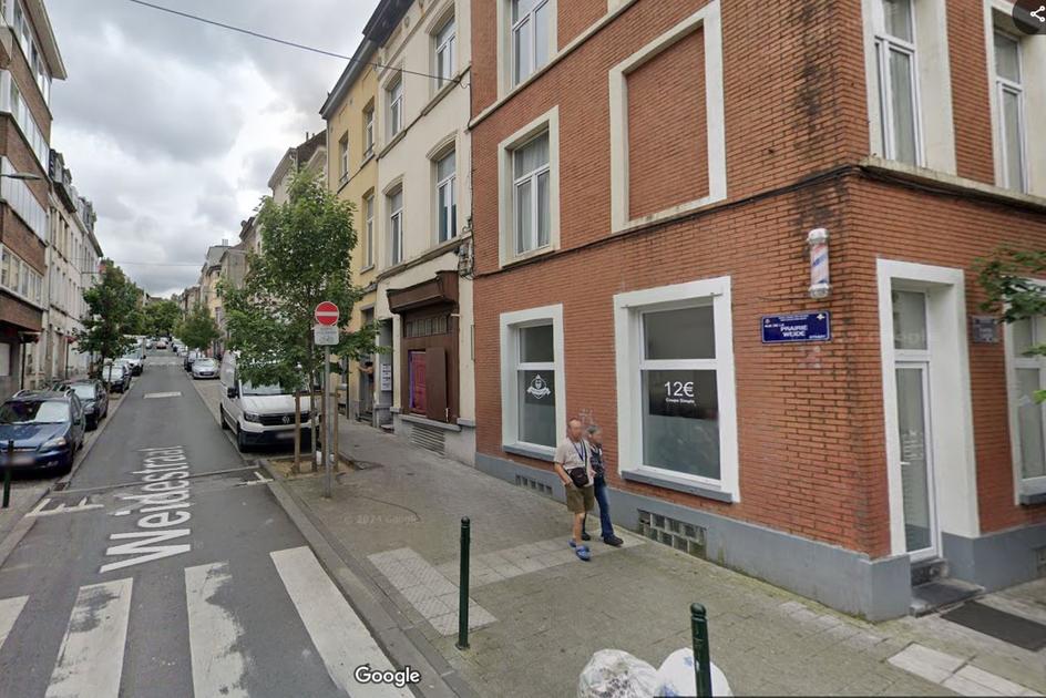 Politie vindt bloedende man op straat in Sint-Joost: drie mensen opgepakt na steekpartij
