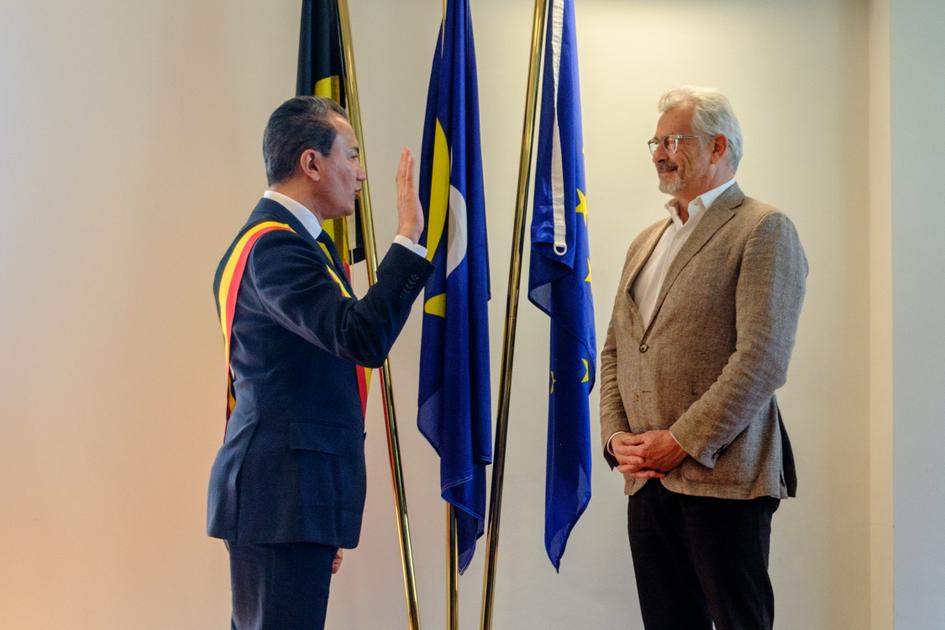 Emir Kir legt de eed af als burgemeester van Sint-Joost-ten-Node