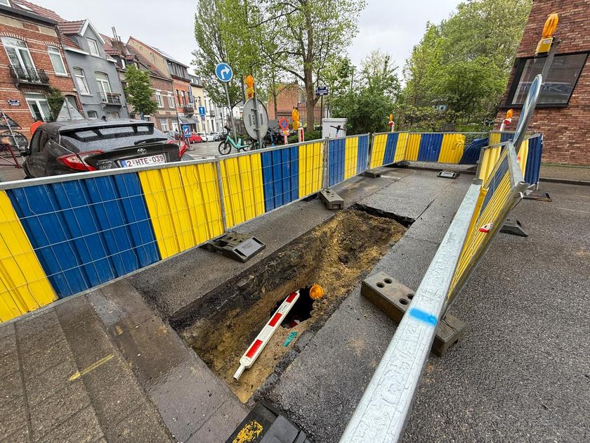 Kasterlindenstraat in Sint-Agatha-Berchem afgesloten door wegverzakking