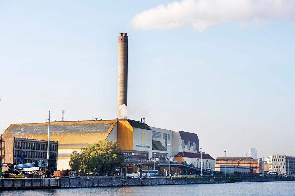 20190516_Brussel-Energie_produceert_elektriciteit_met_niet-recycleerbaar_huishoudelijk_afval_Op_de_foto_de_verbrandingsoven_aan_het_kanaal_in_Neder-over-Heembeek_%28c%29_PhotoNews.jpg?style=W3sicmVzaXplIjp7ImZpdCI6Imluc2lkZSIsIndpZHRoIjoxMjAwLCJoZWlnaHQiOjYzMCwid2l0aG91dEVubGFyZ2VtZW50Ijp0cnVlfX0seyJqcGVnIjp7InF1YWxpdHkiOjc1fX1d&sign=601c77c18bc1f2390b748b7fc6981f217bbcb5f3caa973058d96f54f99835794