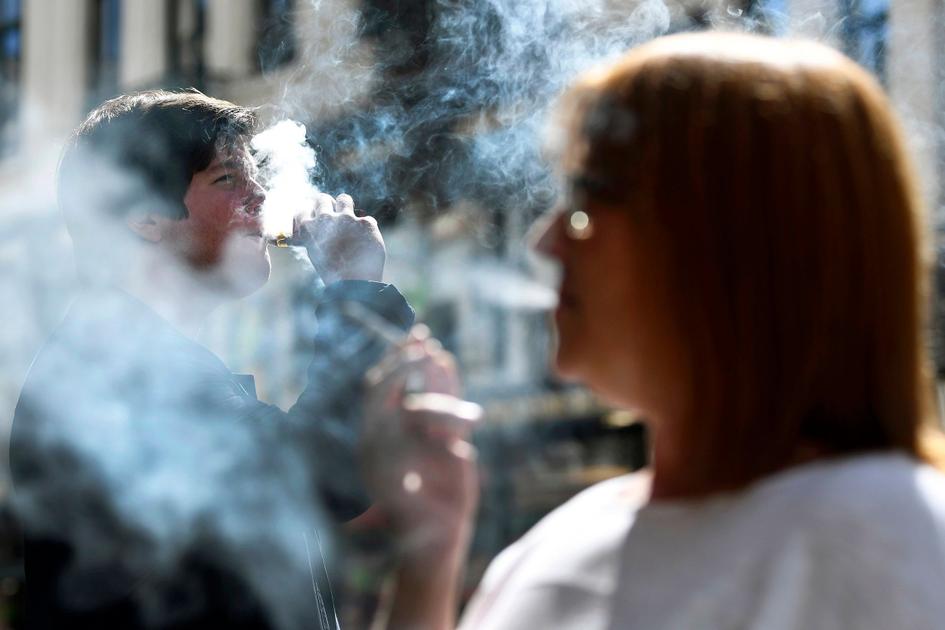 VRGT voert actie in Brussel om jongeren te sensibiliseren over gevaren van roken en vapen BRUZZ
