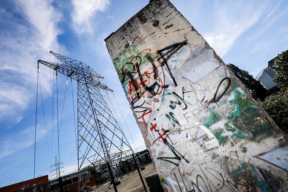 Elia haalt stuk Berlijnse Muur naar Brussel | BRUZZ