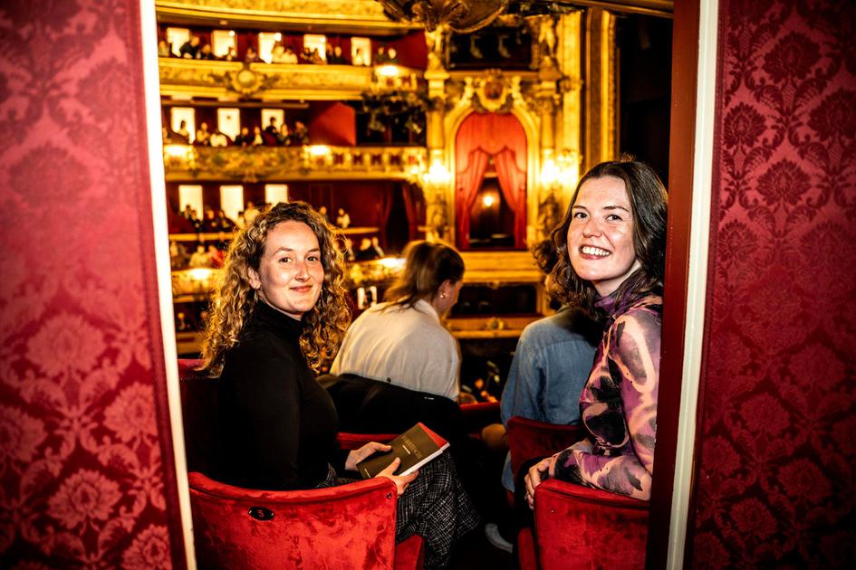 Op sneakers naar de opera: klassieke muziek verleidt jong publiek | BRUZZ