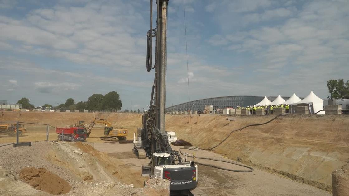 Minister Francken legt eerste steen van nieuw hoofdkwartier Defensie in Haren