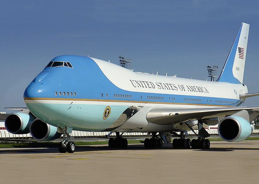 Hoogdag voor vliegtuigspotters: waar landt de Air Force One? | BRUZZ