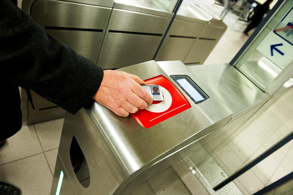 Oplossing voor voornaam transgender op MoBIB-kaart nodig | BRUZZ