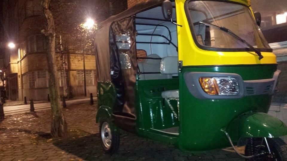 Doorstart voor elektrische tuktuks van Mobiloo | BRUZZ