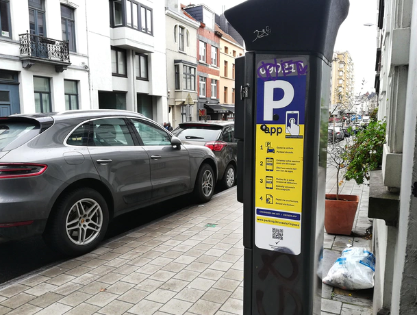 5 gemeentes verhogen parkeertarief: 'Hopen plaats te creëren voor wie in de buurt woont'