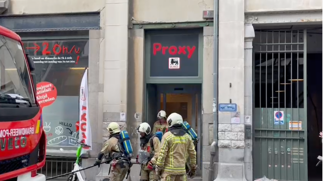 Persoon Bevangen Door Rook Bij Brand In Proxy Delhaize | BRUZZ