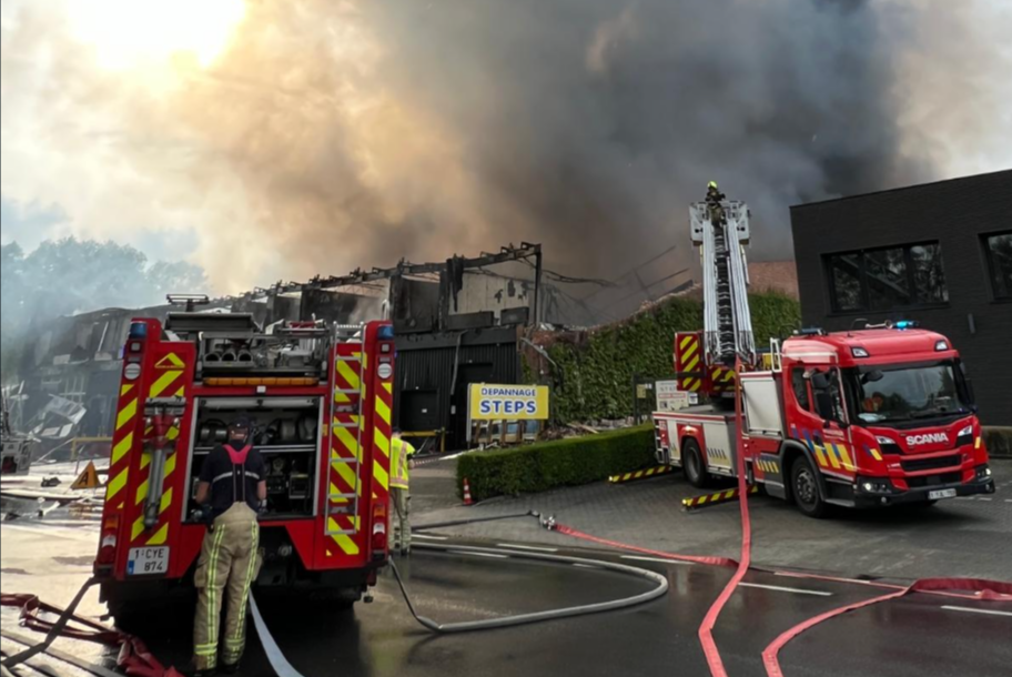 Loodsbrand in Zellik onder controle, nablussen duurde tot na middernacht