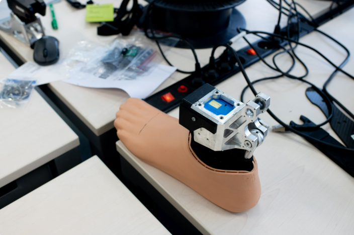 Axiles Bionics: Belgisch Techbedrijf Verovert Wereld met Innovatieve Robotische Prothesevoet – Lunaris