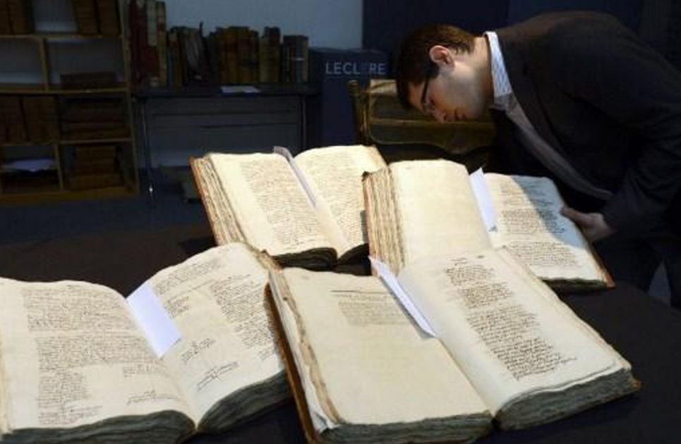 Zeldzame kopie van ‘Code Napoléon’ geveild voor 51.000 euro | BRUZZ