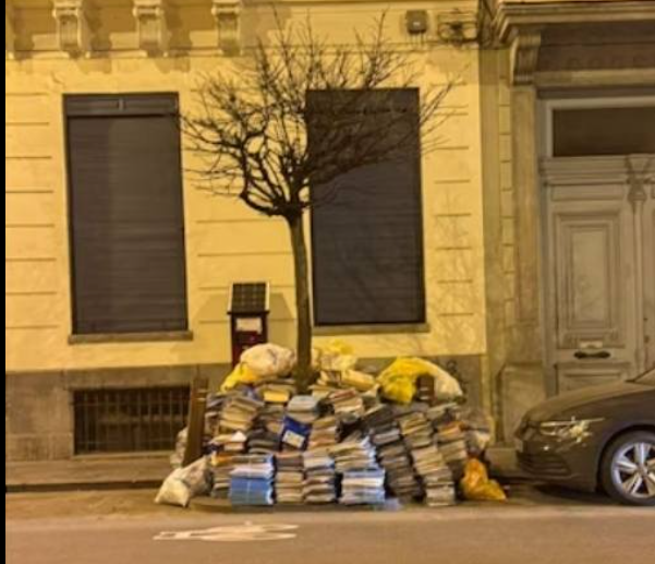 Tientallen advocatendossiers op straat