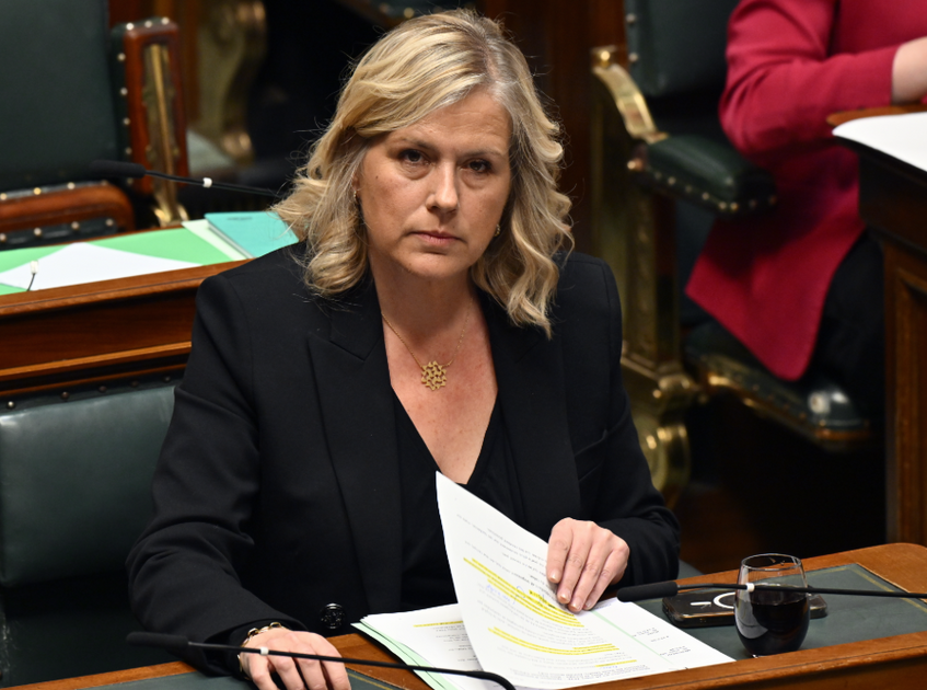 Minister Matz plant overleg met sociale netwerken over oproepen tot ...
