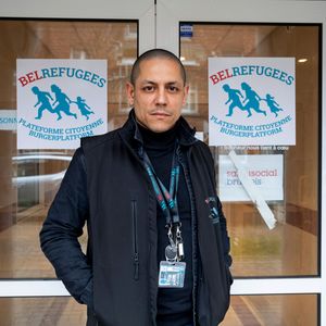23 februari 2023: Mehdi Kassou, woordvoerder van het burgerplatform BelRefugees voor de ur van een nieuw opvangcentrum waar 140 vluchtelingen terecht kunnen