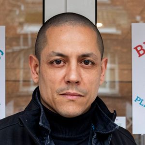 23 februari 2023: Mehdi Kassou, woordvoerder van het burgerplatform BelRefugees voor de ur van een nieuw opvangcentrum waar 140 vluchtelingen terecht kunnen